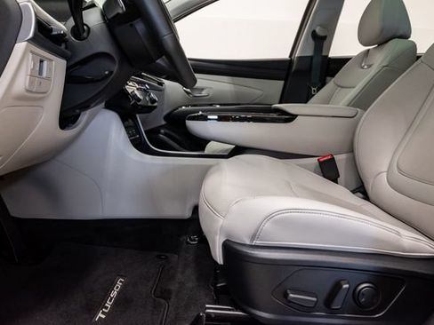 Used 2025 Hyundai Tucson Limited AWD/4WD image 13