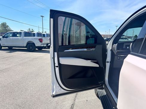 Used 2025 Cadillac Escalade Sport Platinum AWD/4WD image 13