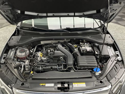 Used 2023 Volkswagen Jetta SE w/ Panoramic Sunroof Package image 29