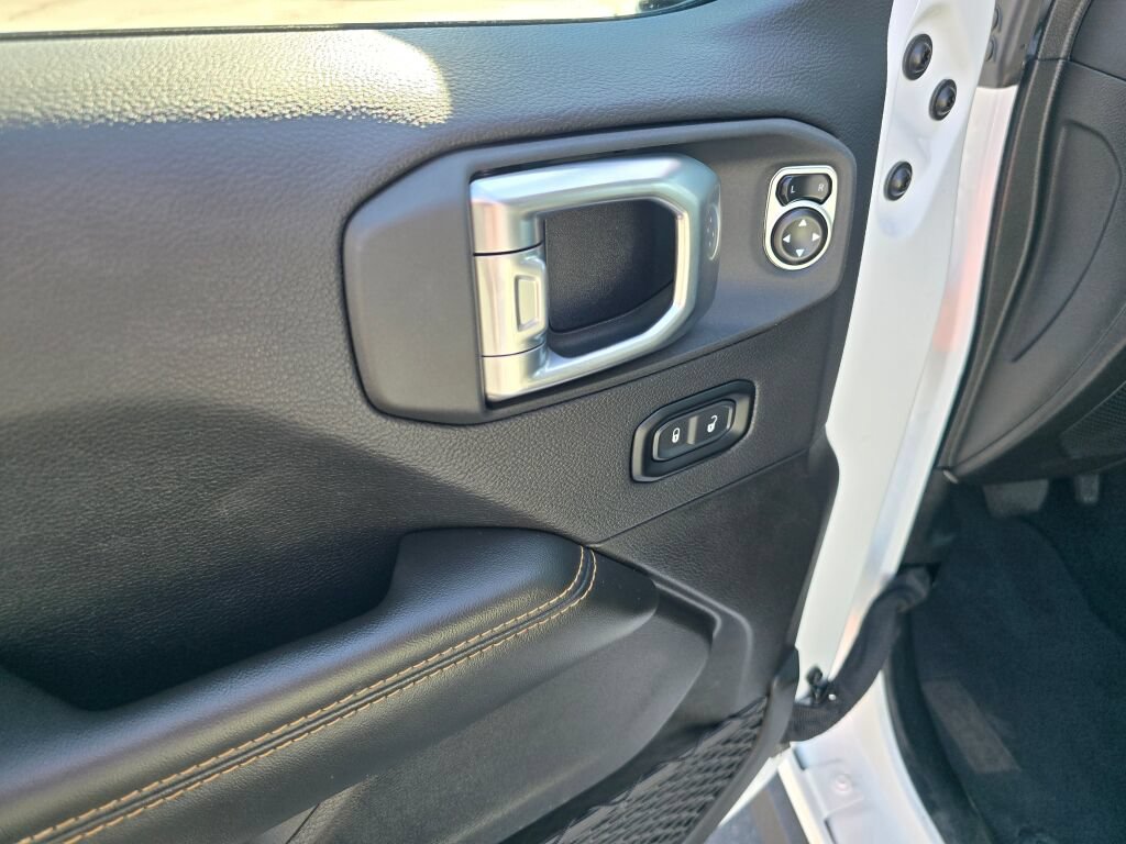 Used 2024 Jeep Wrangler Unlimited Sahara AWD/4WD image 20