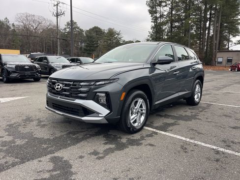 Certified 2026 Hyundai Tucson SE image 2