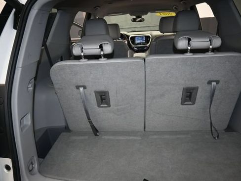 Used 2021 GMC Acadia SLT w/ Technology Package FWD image 26