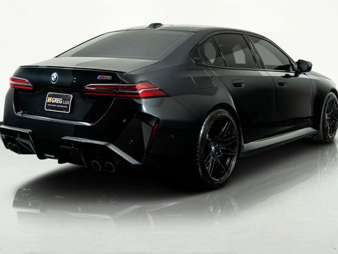 Used 2026 BMW M5 w/ Executive Package image 9