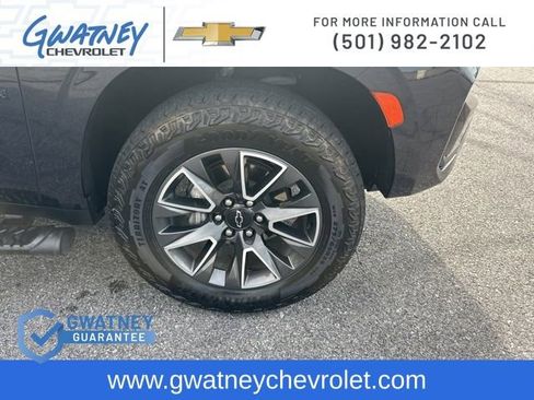 Used 2024 Chevrolet Suburban Z71 w/ Luxury Package AWD/4WD image 13