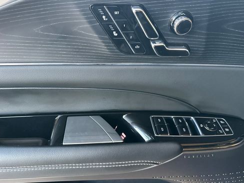 Used 2024 Cadillac Lyriq Luxury image 11