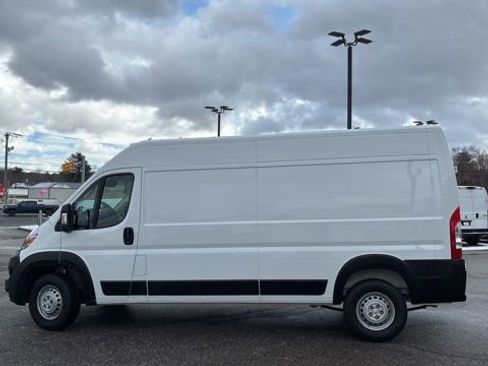 Used 2025 RAM ProMaster 2500 w/ Convenience Group image 4