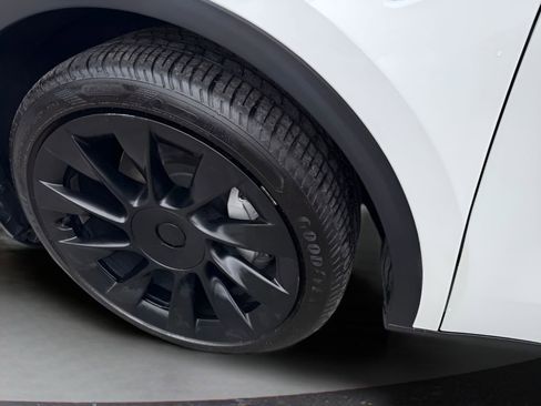 Used 2021 Tesla Model Y Long Range AWD/4WD image 12