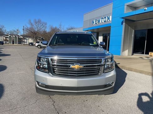 Used 2019 Chevrolet Suburban Premier image 3