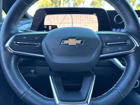 Used 2024 Chevrolet Equinox EV LT FWD image 32