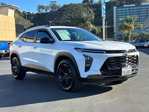 Used 2025 Chevrolet Trax ACTIV image 4