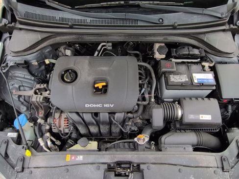 Used 2017 Hyundai Elantra SE w/ Cargo Package image 28