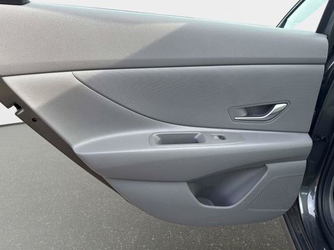 Certified 2024 Hyundai Elantra SEL image 11