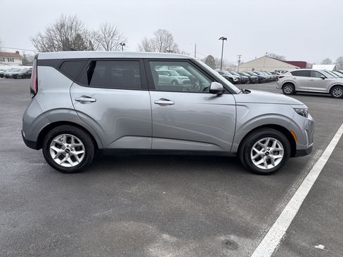 Certified 2025 Kia Soul LX w/ LX Technology Package image 2