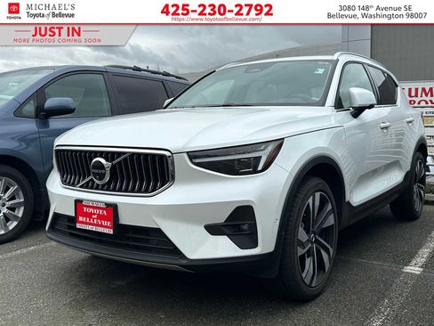 Used 2024 Volvo XC40 B5 Ultimate w/ Protection Package Premier image 2
