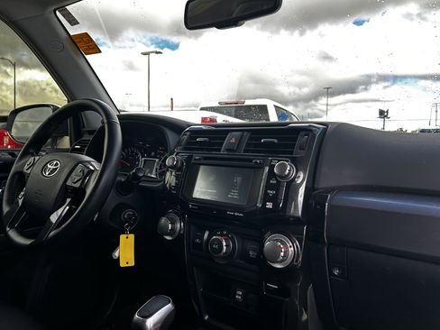 Used 2017 Toyota 4Runner TRD Off-Road Premium AWD/4WD image 14