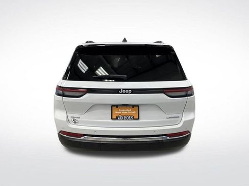 Used 2024 Jeep Grand Cherokee Laredo image 11