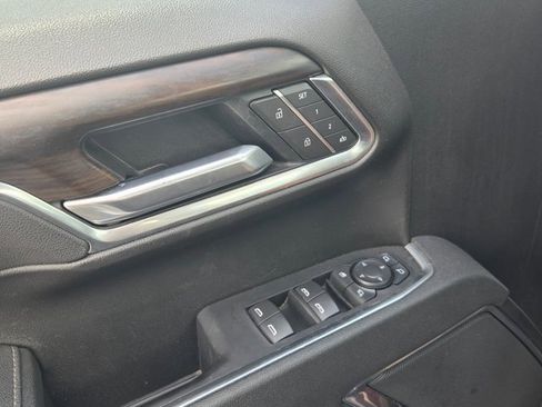 Used 2025 GMC Sierra 1500 SLT image 12