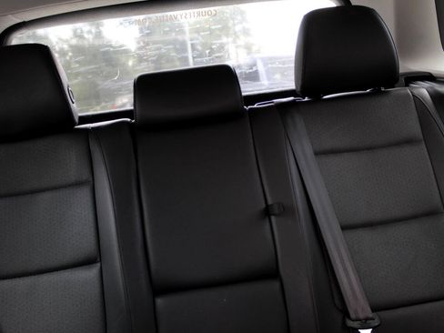 Used 2016 Volkswagen Tiguan S image 16