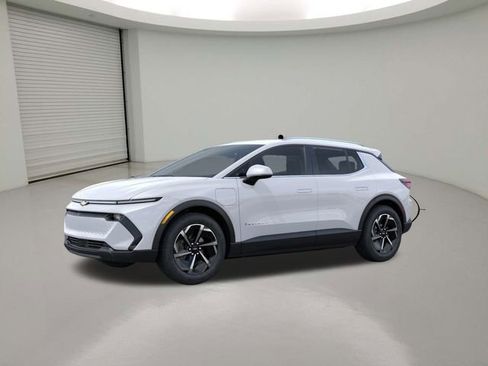 New 2026 Chevrolet Equinox EV LT image 2