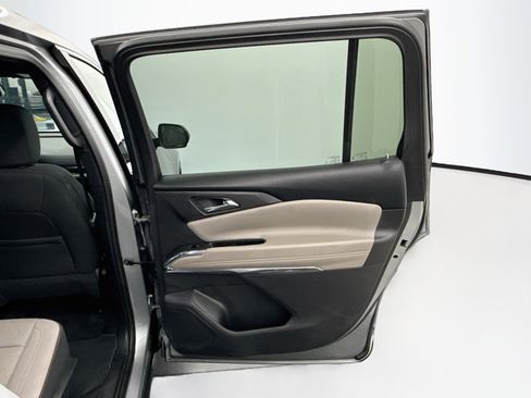 Used 2026 Chevrolet Traverse LT w/ Driver Confidence Package FWD image 32