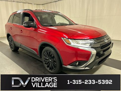 Used 2020 Mitsubishi Outlander LE image 1