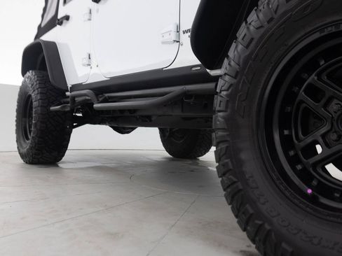 Used 2015 Jeep Wrangler Unlimited Rubicon w/ Connectivity Group AWD/4WD image 26