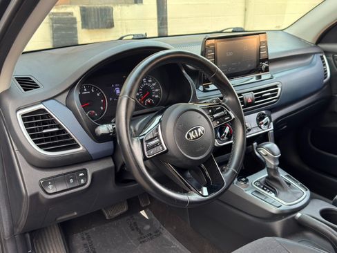 Used 2021 Kia Seltos S FWD image 12