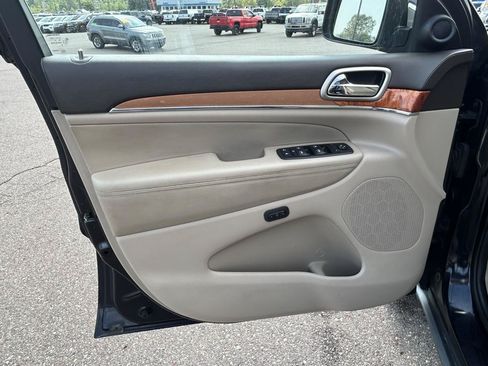 Used 2011 Jeep Grand Cherokee Overland AWD/4WD image 14