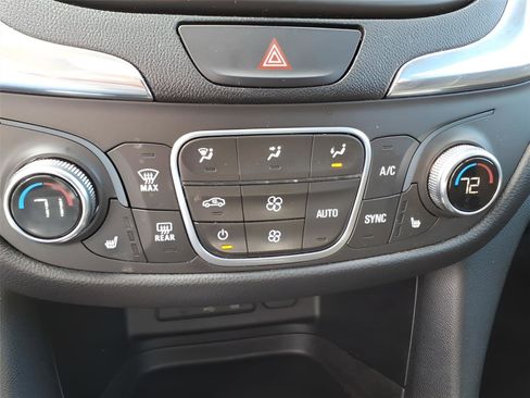 Used 2020 Chevrolet Equinox LT image 23