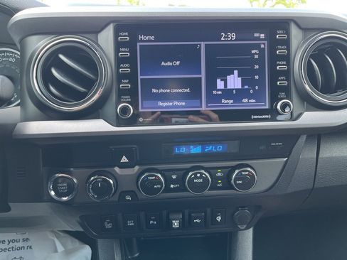 Certified 2022 Toyota Tacoma TRD Off-Road w/ Technology Package image 11