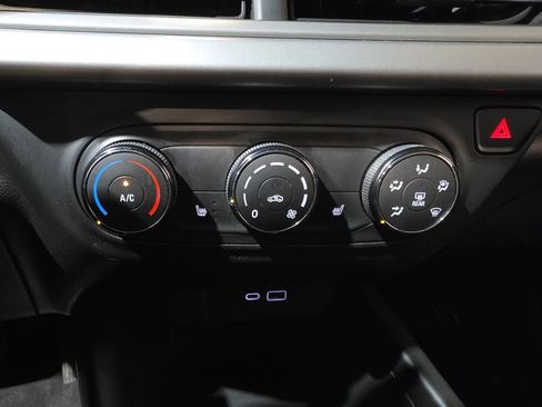 Used 2024 Chevrolet Trax LS w/ LS Convenience Package FWD image 16