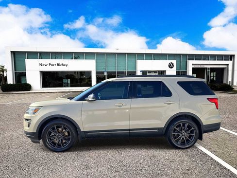 Used 2018 Ford Explorer XLT w/ Equipment Group 202A image 5