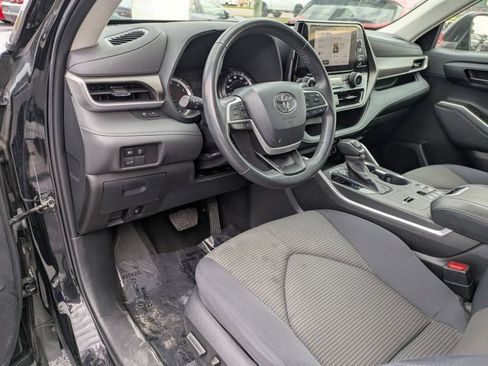 Used 2024 Toyota Highlander LE image 5