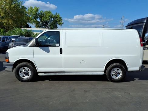 Used 2015 GMC Savana 2500 image 2