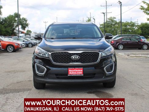 Used 2018 Kia Sorento FWD image 2