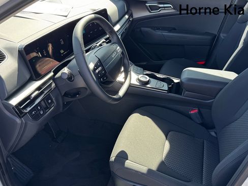 New 2026 Kia Sportage LX FWD image 11