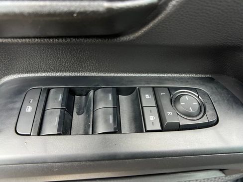 Used 2025 Toyota Tacoma SR5 image 12