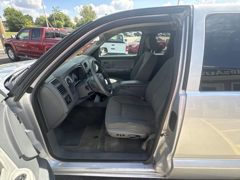 Used 2005 Dodge Dakota SLT image 16