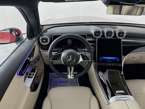 Used 2025 Mercedes-Benz GLC 300 4MATIC image 24
