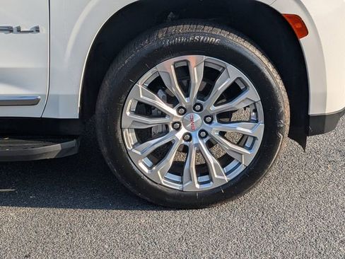 Used 2024 GMC Yukon XL Denali AWD/4WD image 13