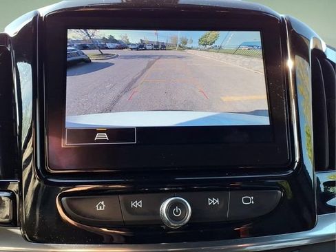 Used 2023 Chevrolet Traverse LT w/ LPO, Floor Liner Package FWD image 19