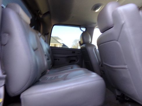 Used 2005 Chevrolet Avalanche Z71 w/ Sun And Sound Package image 19