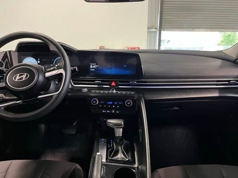 Used 2024 Hyundai Elantra SEL FWD image 20