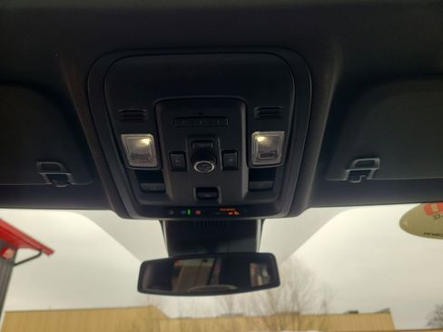 Used 2023 GMC Yukon SLT image 36