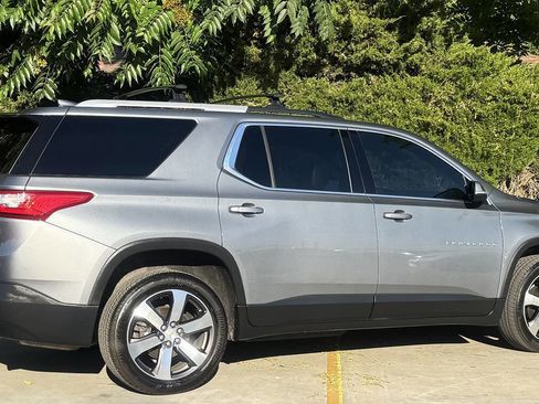 Used 2018 Chevrolet Traverse LT FWD image 4