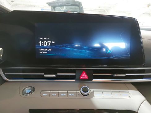 Certified 2025 Hyundai Elantra Limited FWD image 22