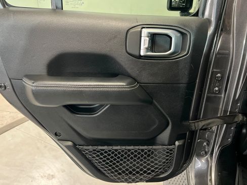 Used 2020 Jeep Gladiator Overland image 18