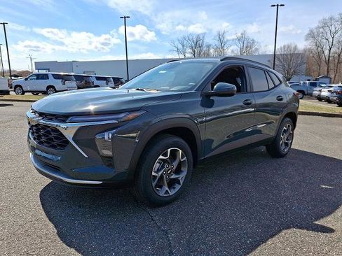 New 2026 Chevrolet Trax LT w/ Driver Confidence Package image 2