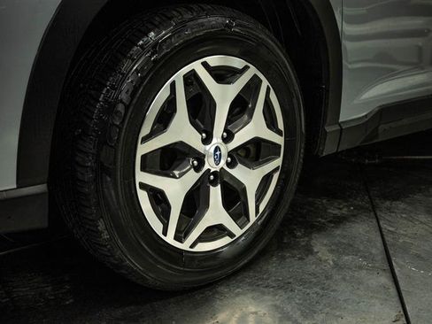 Used 2022 Subaru Forester Premium image 3