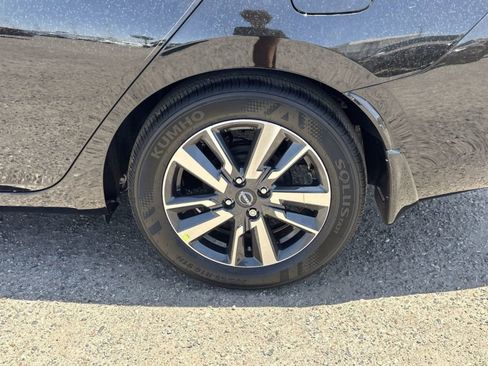 New 2025 Nissan Versa SV w/ Trunk Package image 9